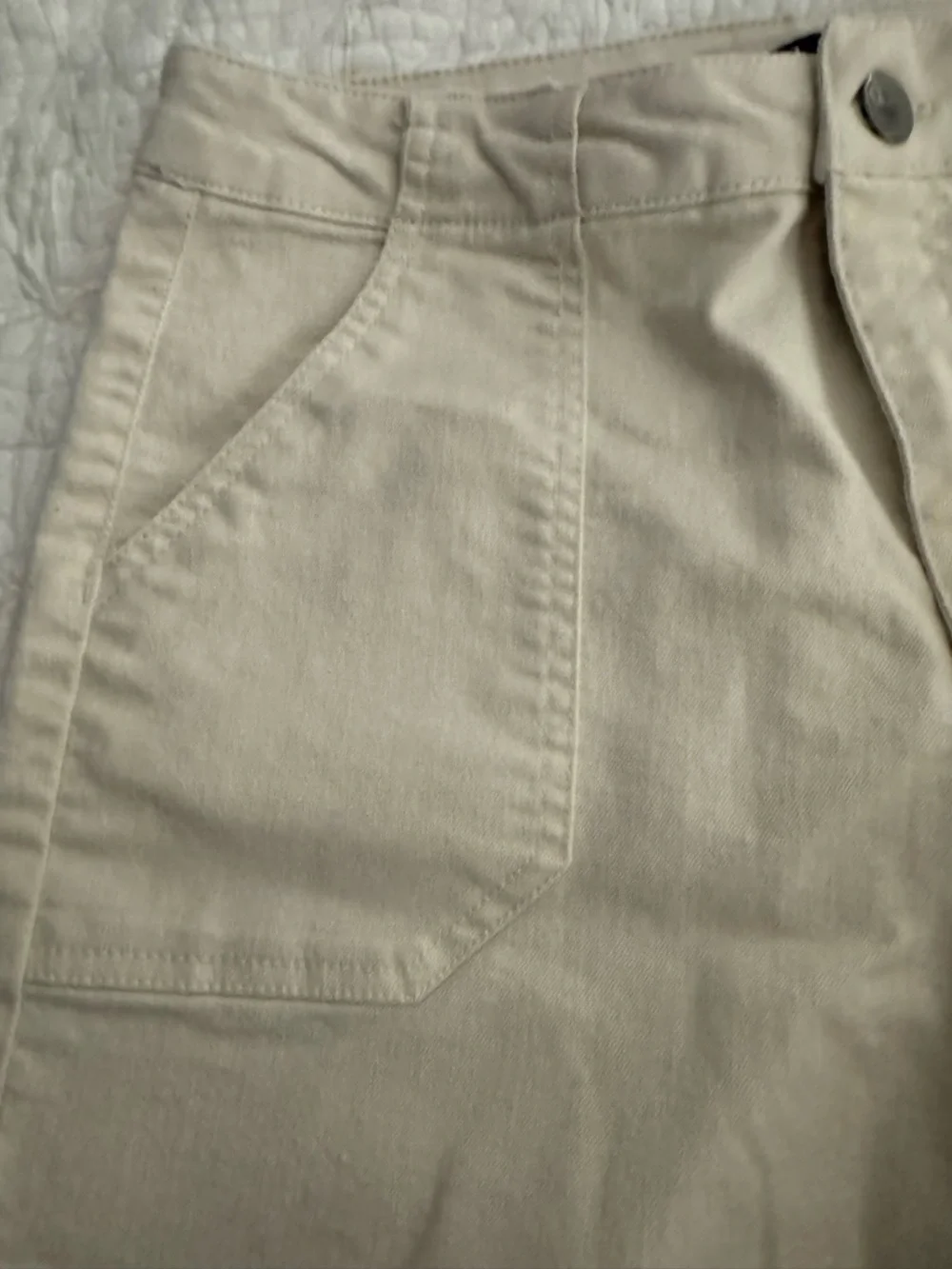 D. Jeans Women’s Solid Front Patch Pocket Shorts in Off White Beige Size 6 - Picture 2 of 6